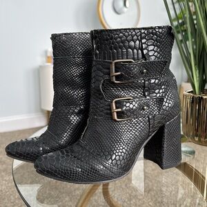 Freebird by Steven Joey Black Leather Snake Embossed Pointed Toe Boots, Size 8